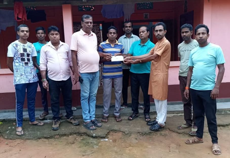 (24/08/2025) তারকব্রহ্ম কীর্তনীয়া শিল্পী সমিতির উত্তর ত্রিপুরা জেলা কমিটির সদস্য প্রয়াত শ্রী ধৈন্য দাস মহাশয় অনেক দিন পূর্বে ইহলোকের মায়া ত্যাগ করে পরলোকে গমন করেছেন। তারকব্রহ্ম কীর্তনীয়া শিল্পী সমিতির পক্ষ থেকে উনার পরিবারের হাতে*(ছেলে)চেকের  মাধ্যমে আর্থিক সহায়তা প্রদান করা হয়।
