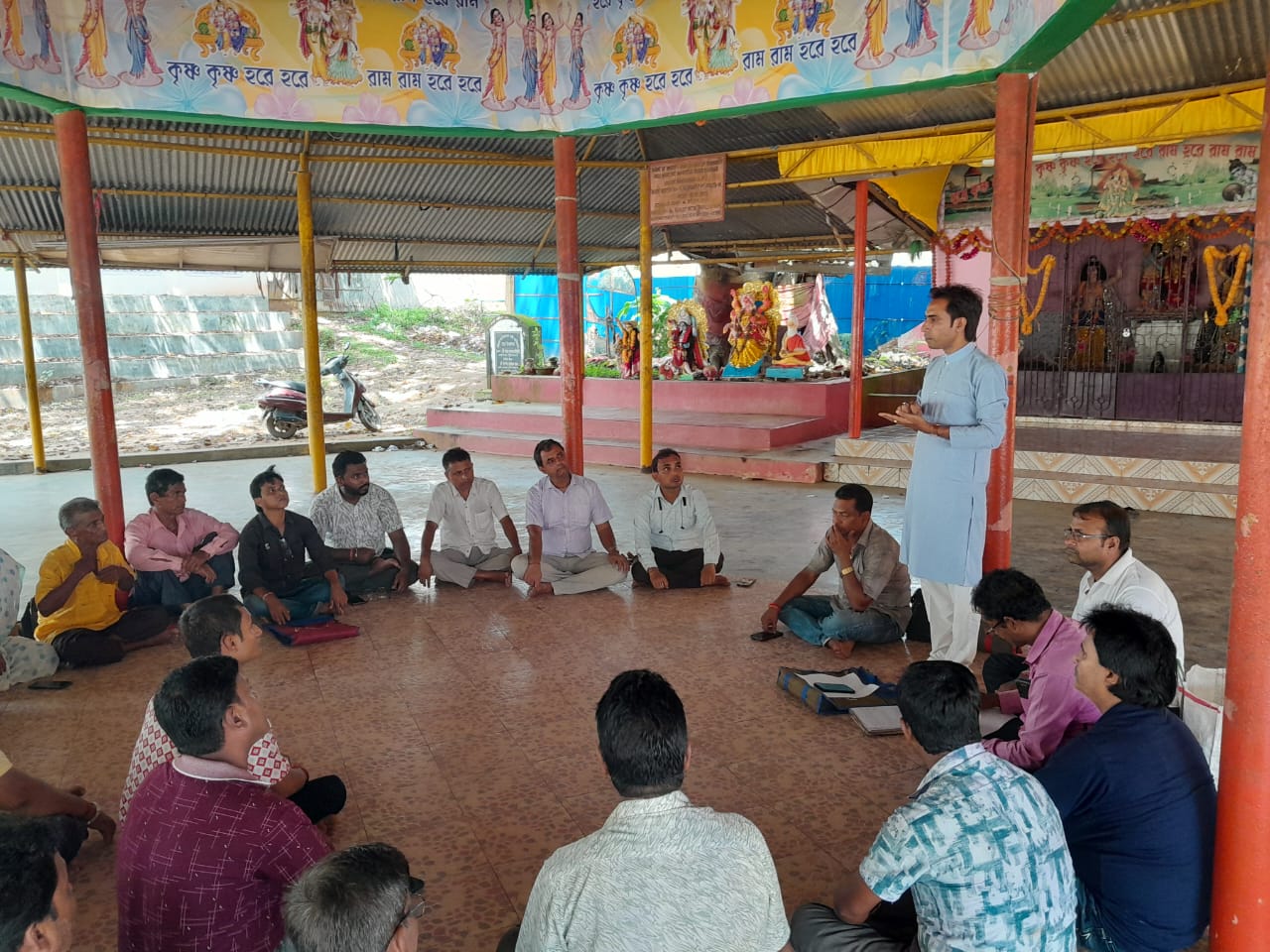 (31/8/2025)আজ রানির খামার হরিনাম সংকীর্তনের নাট মন্দিরে তারকব্রহ্ম কীর্তনীয়া শিল্পী সমিতির একটি আলোচনা সভা অনুষ্ঠিত হয় ।